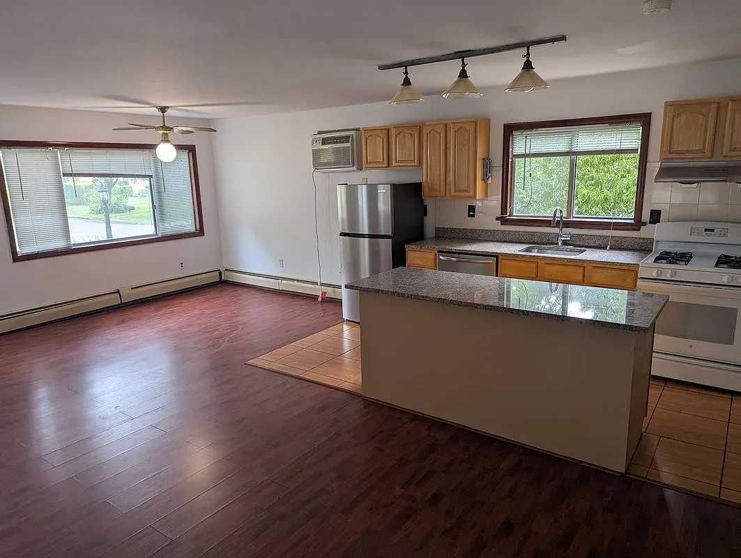 2 bed, 2.0 bath, 1000 sqft, $2,750 — Photo 2