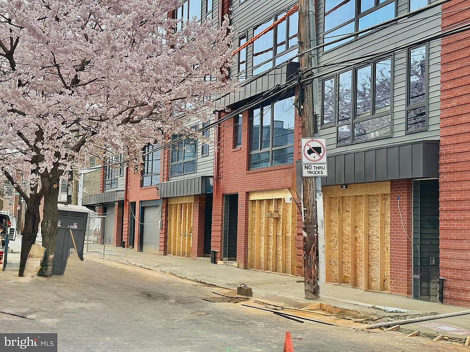 2nd image of 1102 E Columbia Lot 2