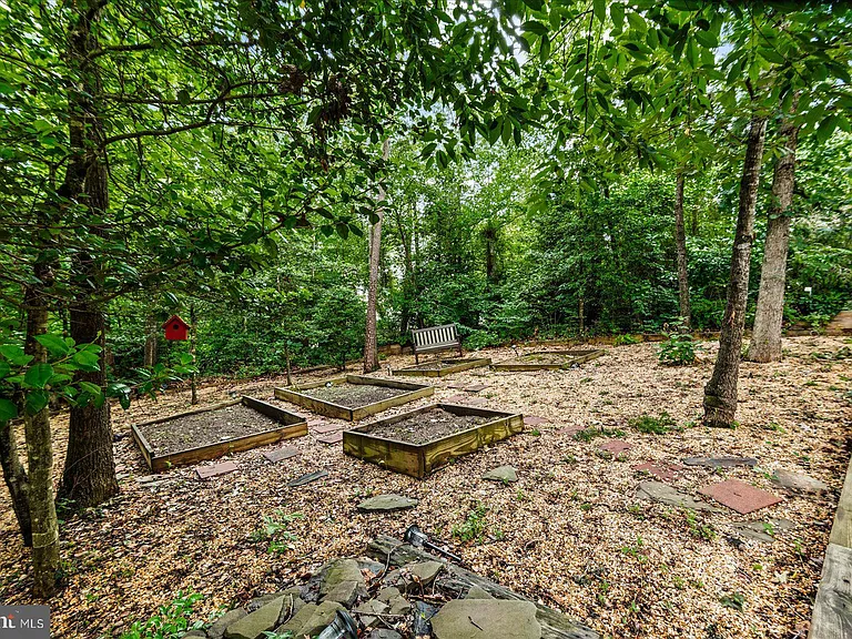 80 Stonewall Dr — Photo 52