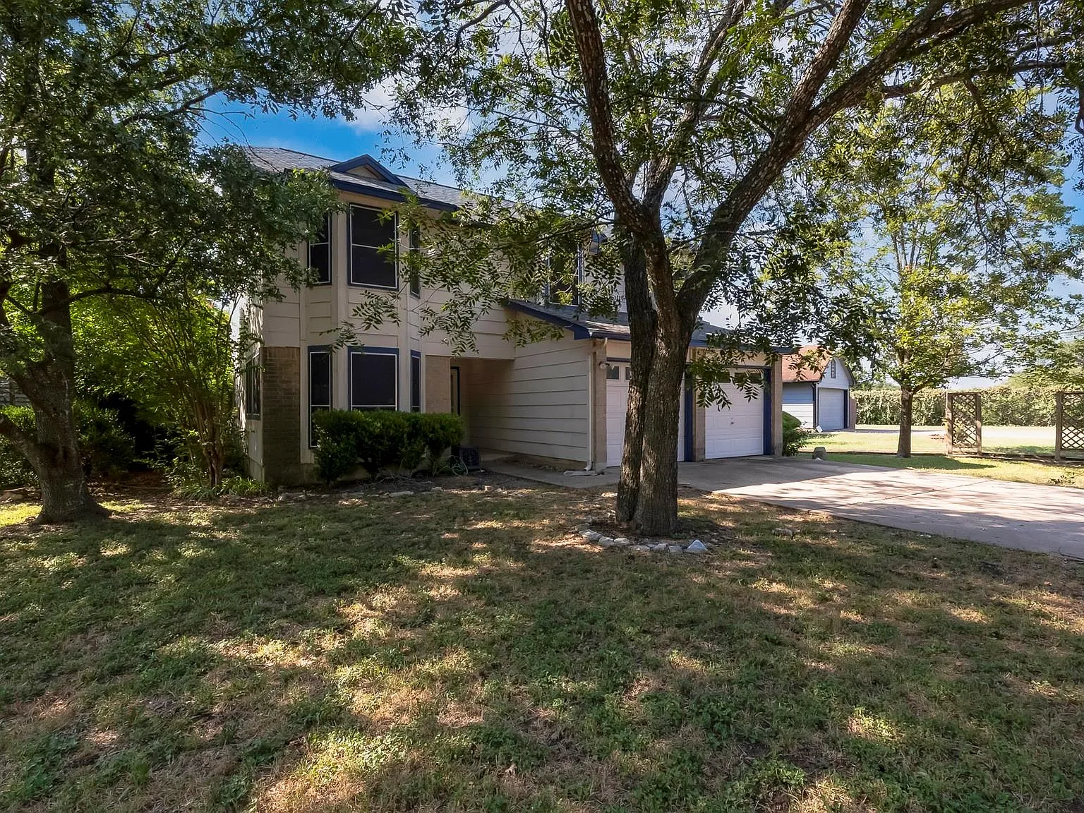 3 bed, 2.5 bath, 1693 sqft, $1,895 — Photo 2