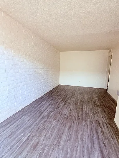 BROADWAY APARTMENTS — Photo 64