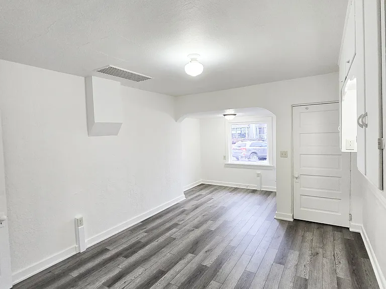 105 Maple Ave — Photo 3