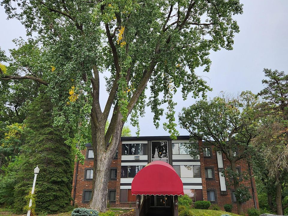 1st image of 3076 Lexington Ave N