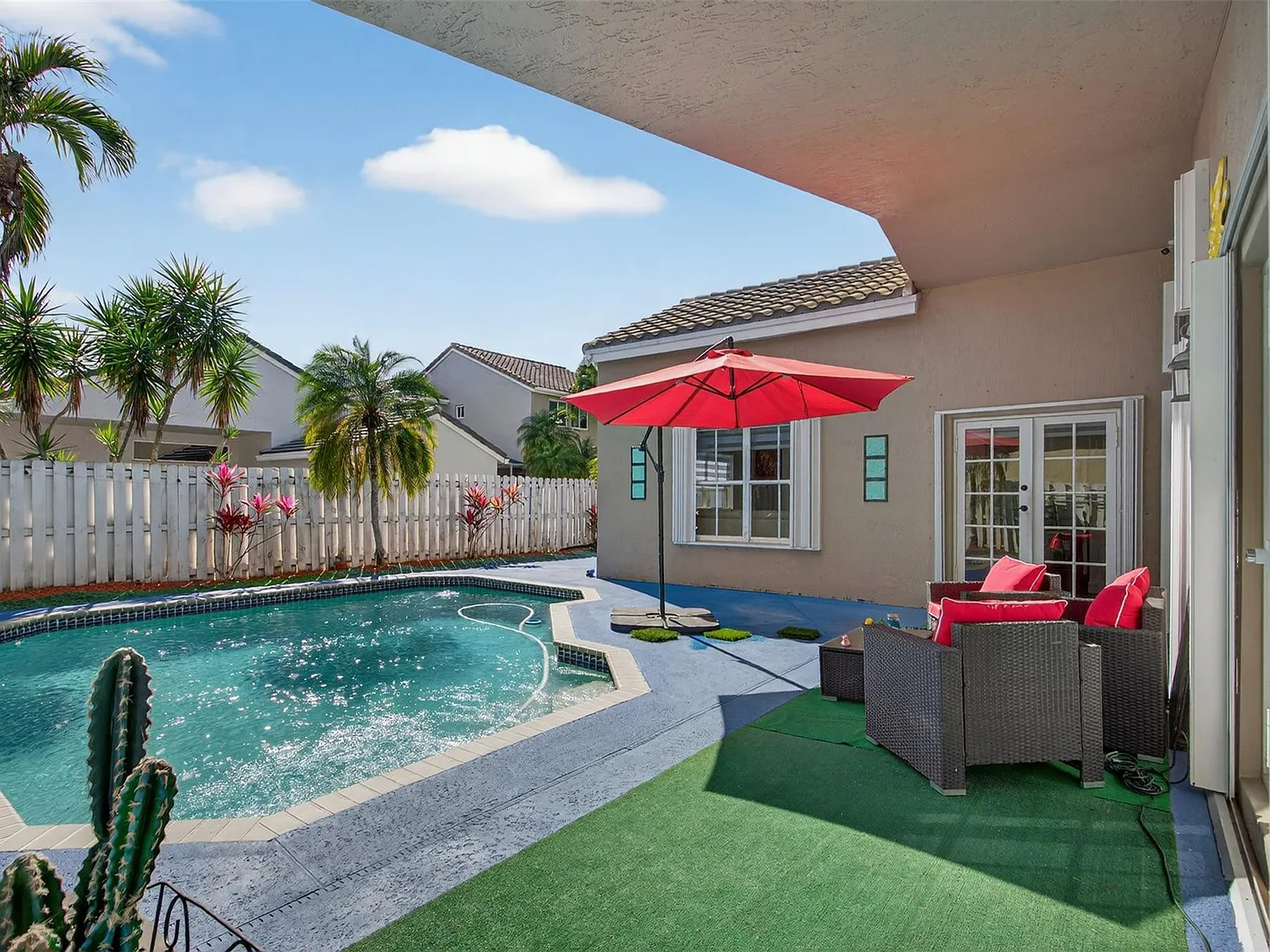 4 bed, 2.5 bath, 2055 sqft, $5,500 — Photo 3