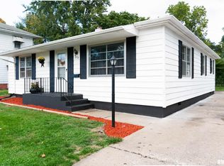 253 Cedar Ave, Galesburg, IL 61401