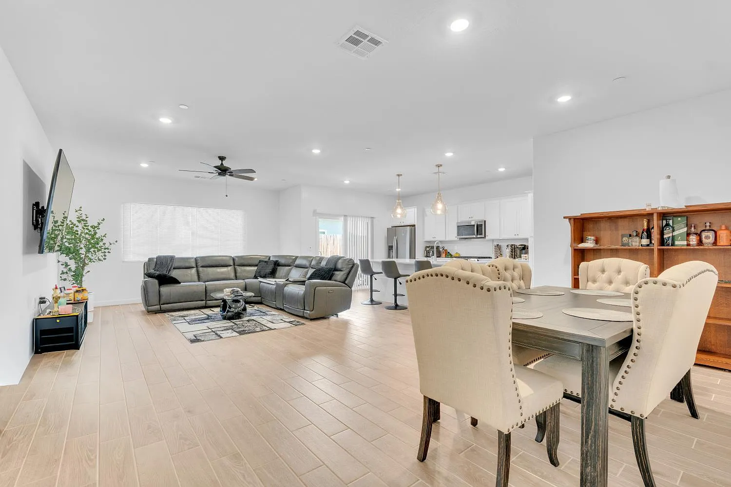 3 bed, 1635 sqft, $2,600 — Photo 4