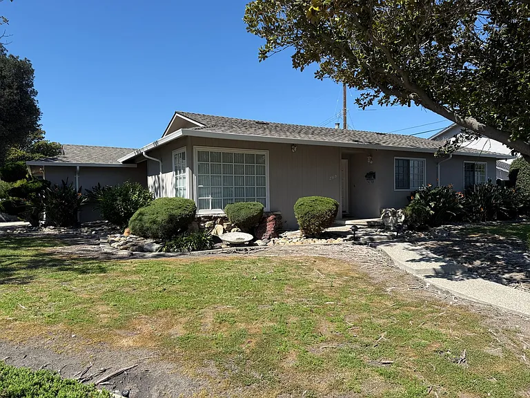 2360 Fordham Dr — Photo 3