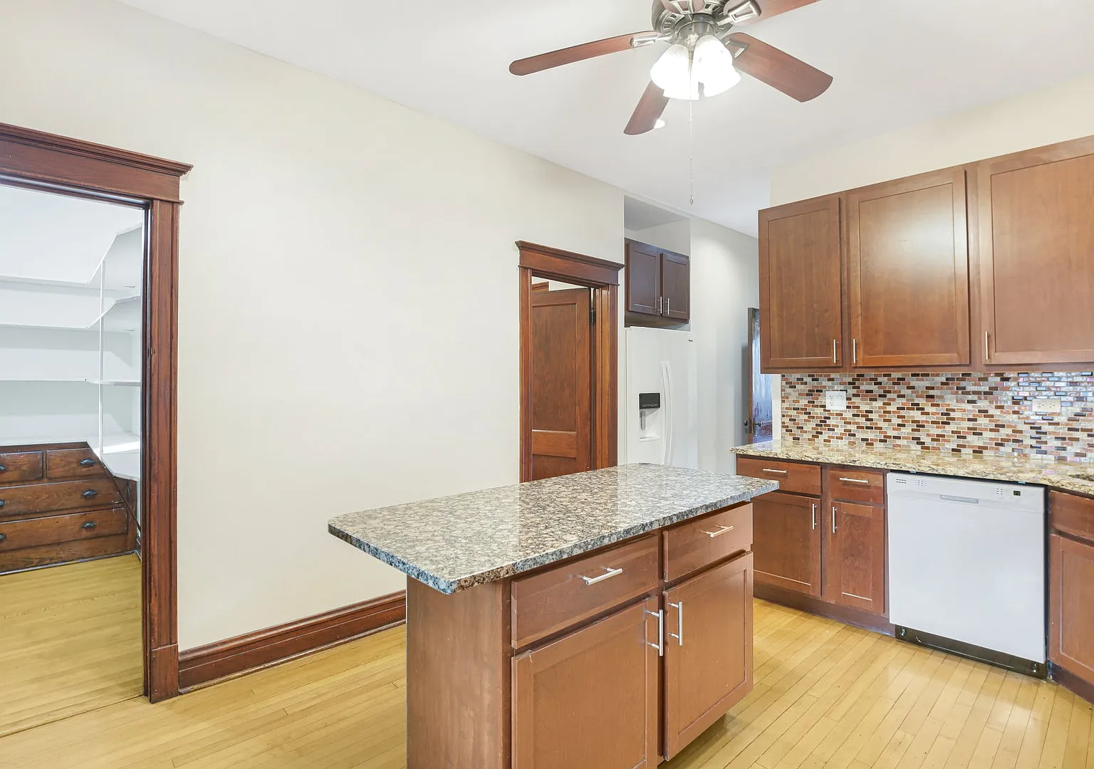 3 bed, 1.0 bath, $2,500 — Photo 4