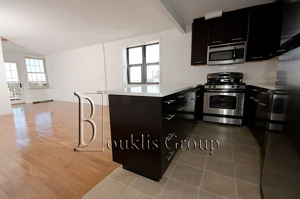 Rented by Bouklis Group | media 14