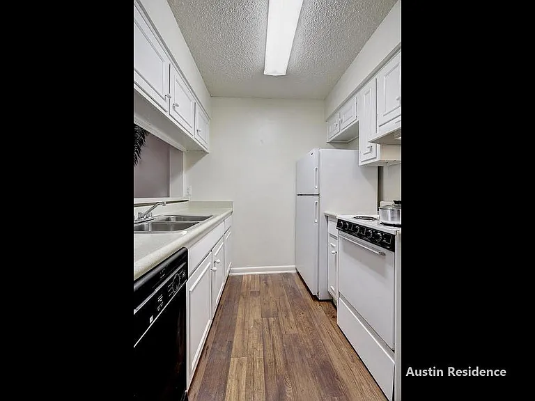 W Guadalupe St — Photo 11