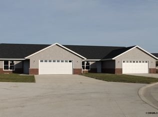 1416 Langworthy Ct SE, Cascade, IA 52033