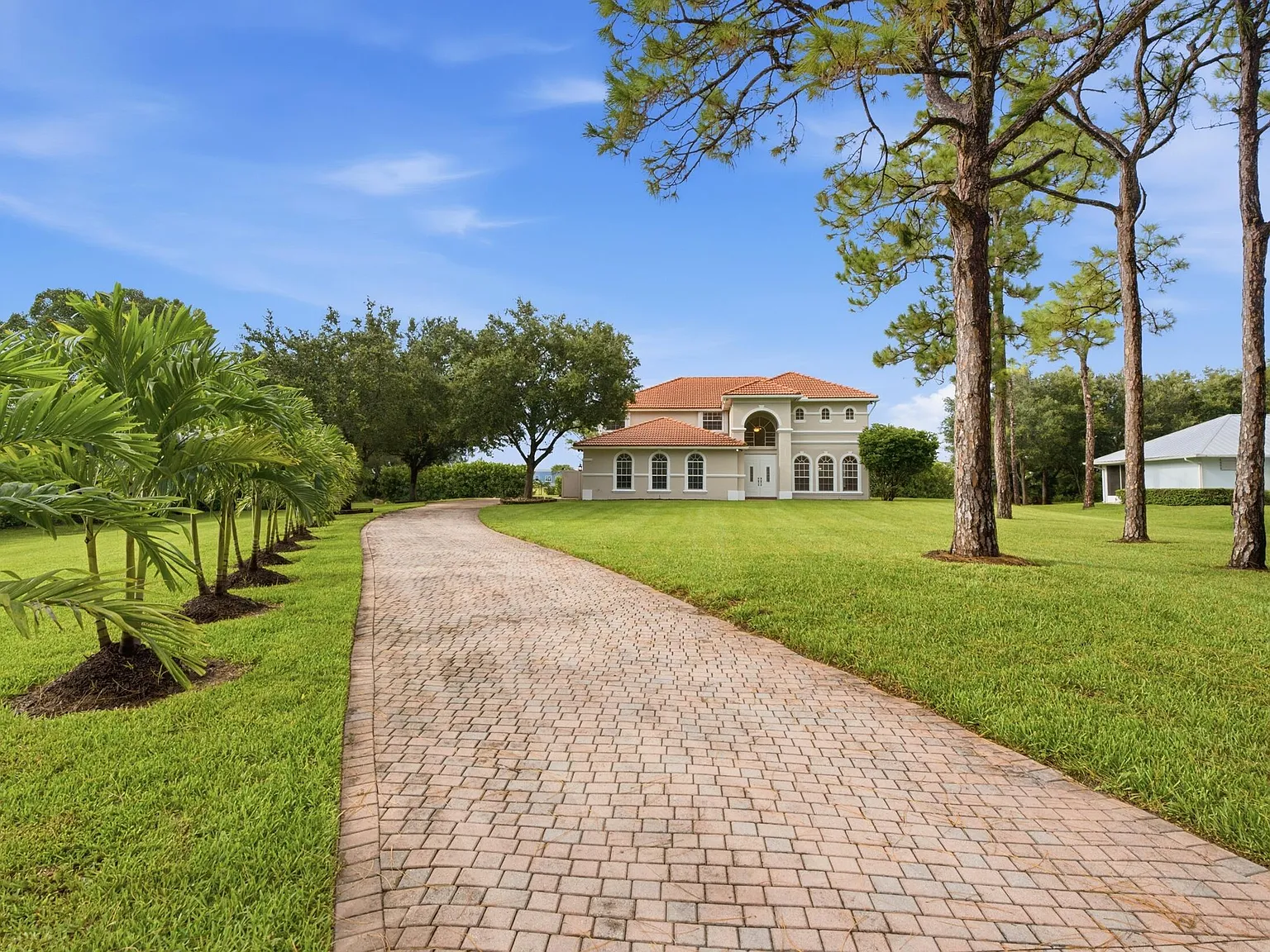 5 bed, 3.5 bath, 3674 sqft, $7,500 — Photo 4