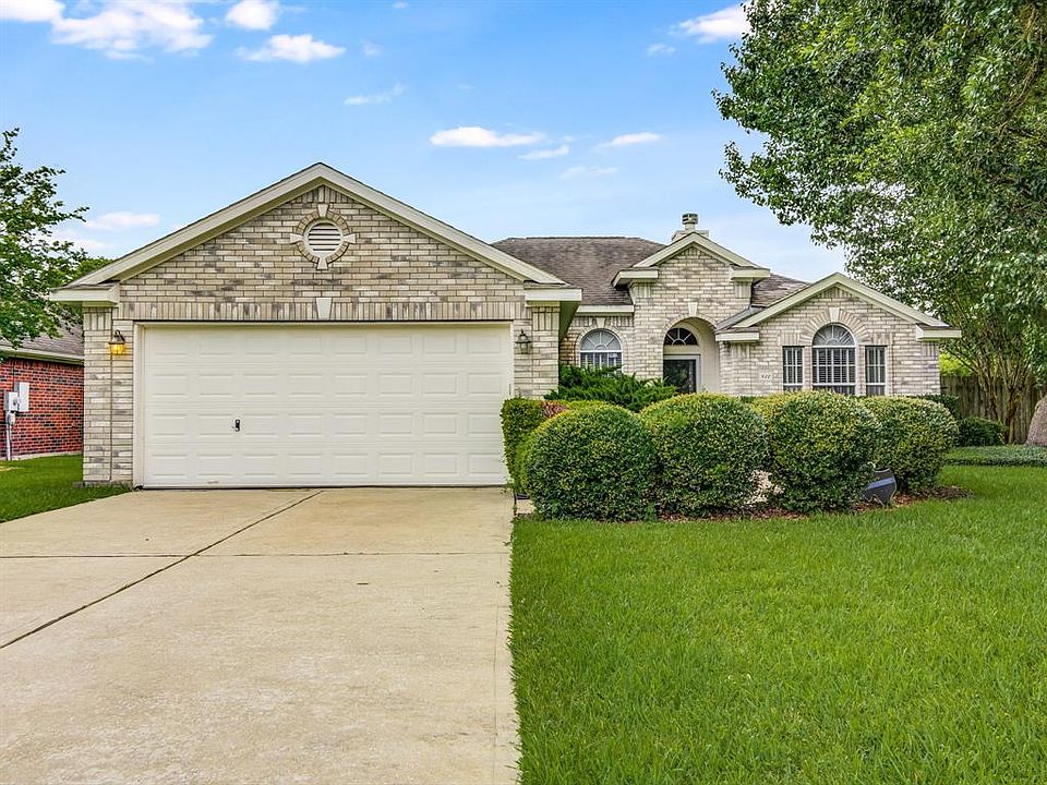 1st image of 812 Oak Estates Ct
