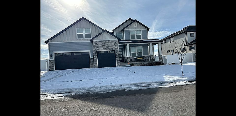 1st image of 129 W Sycamore Ln