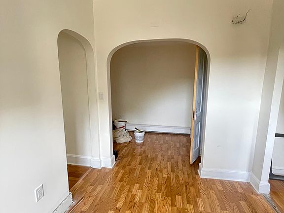 3rd image of 624 Metropolitan Ave Floor 2