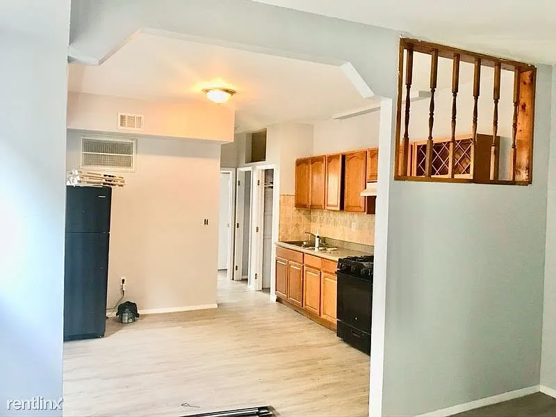 2 bed, $1,900 — Photo 1