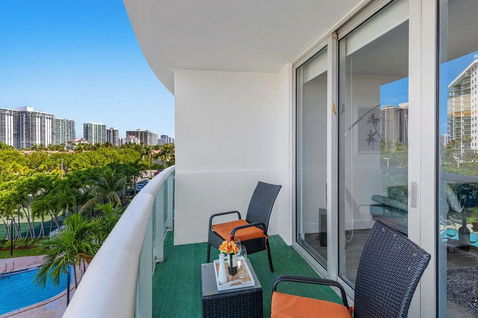 2 bed, 2.0 bath, 1496 sqft, $4,544 — Photo 3