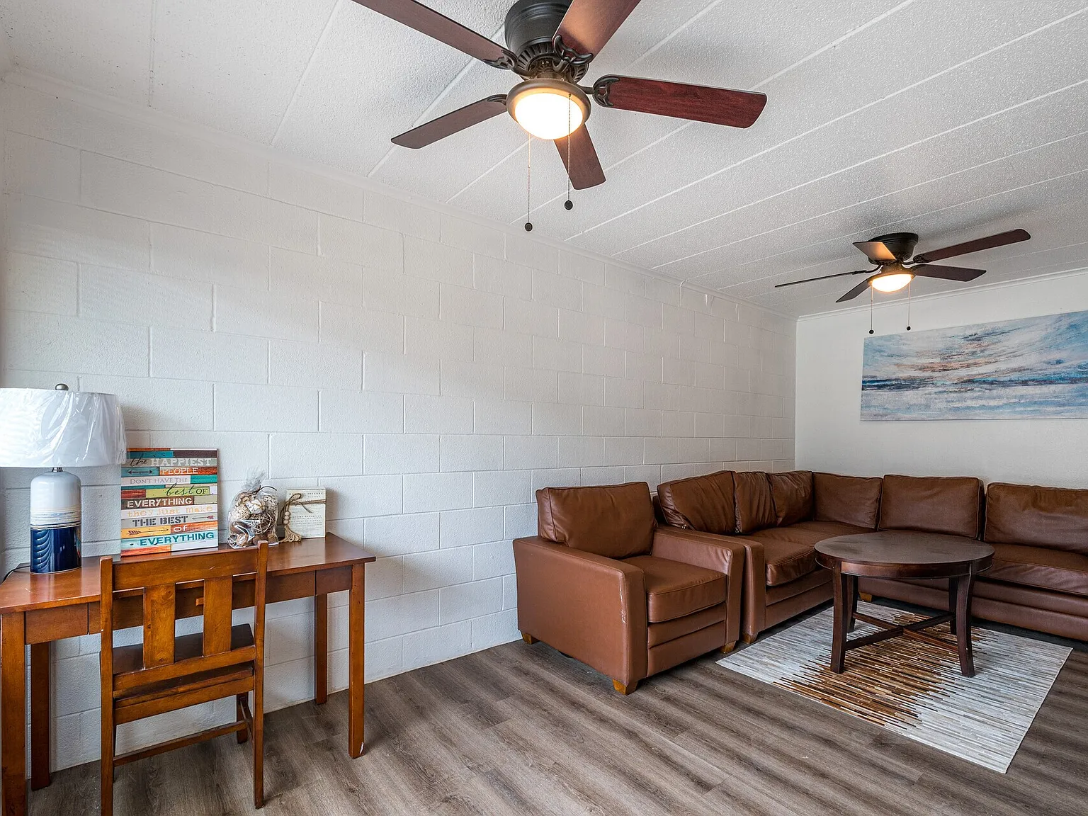 3 bed, 895 sqft, $1,384 — Photo 2
