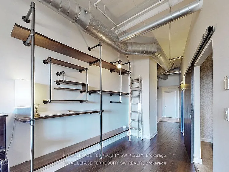 700 King St W #1101 — Photo 8