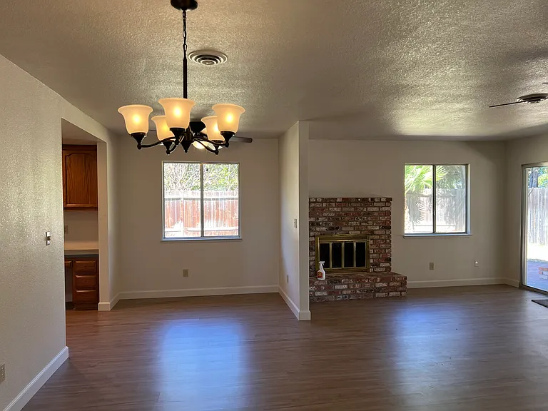 795 Railroad Ave — Photo 4