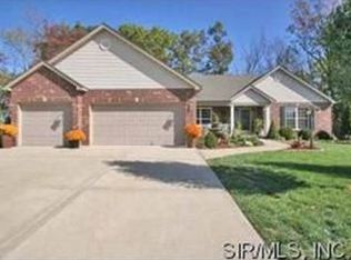 23 Seasons Ridge Ct, Maryville, IL 62062