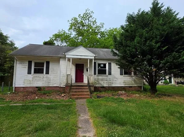 65 Cavalier Rd, Hampton, VA 23669