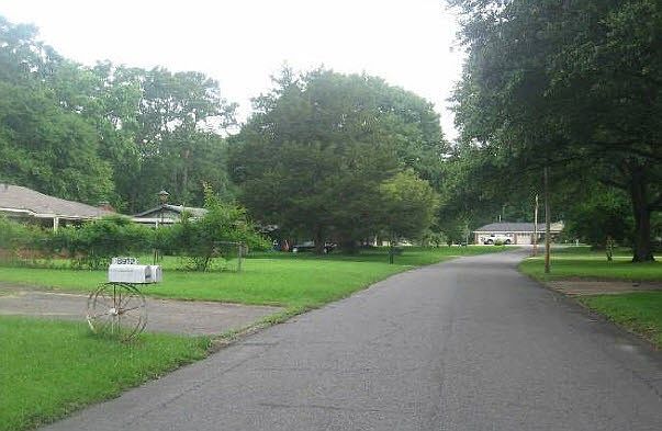 2nd image of 8916 Acacia Ln