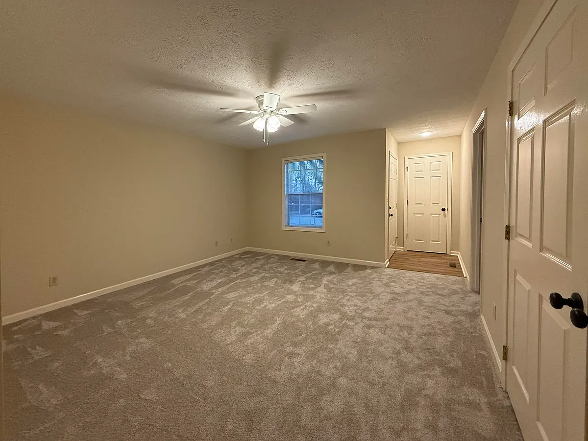 Building Photo - 105 Oakmont Ln