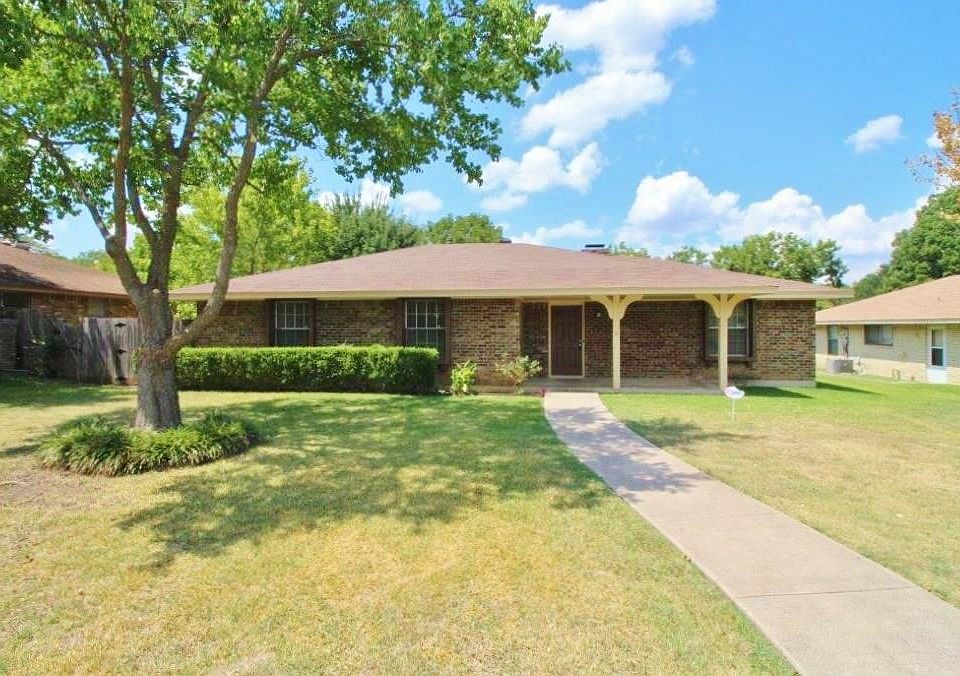 1st image of 411 Cambridge Dr