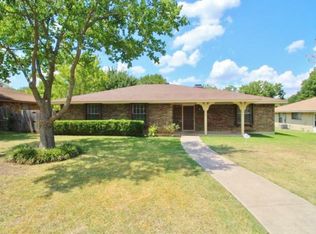 411 Cambridge Dr, Desoto, TX 75115