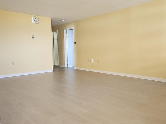 3rd image of 6631 Minoru Blvd #1305