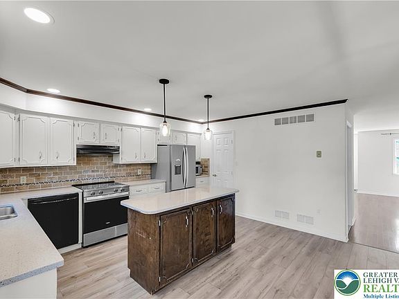 5th image of 2757 Madison Ave