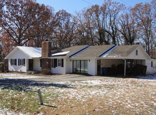 1305 Briarwood Dr, Houston, MO 65483