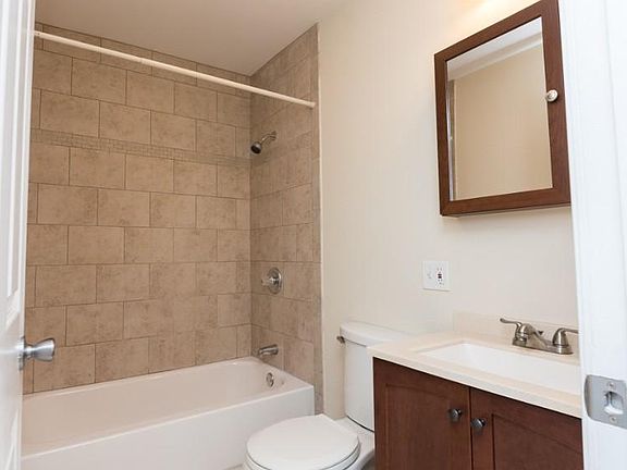 5th image of 555 W Arlington Pl APT 409L