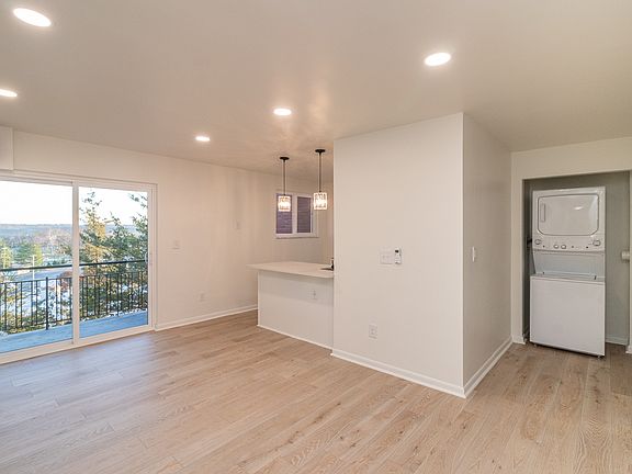 2nd image of 901 Mohawk Trl APT 5