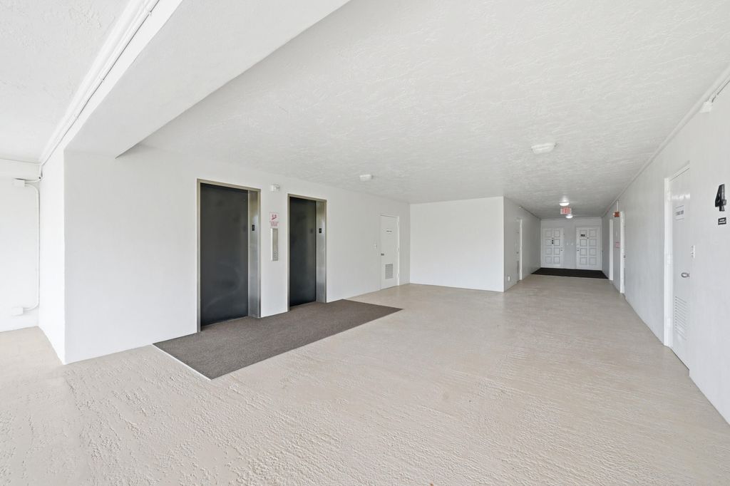 3800 Oaks Clubhouse Drive #410, photo 3