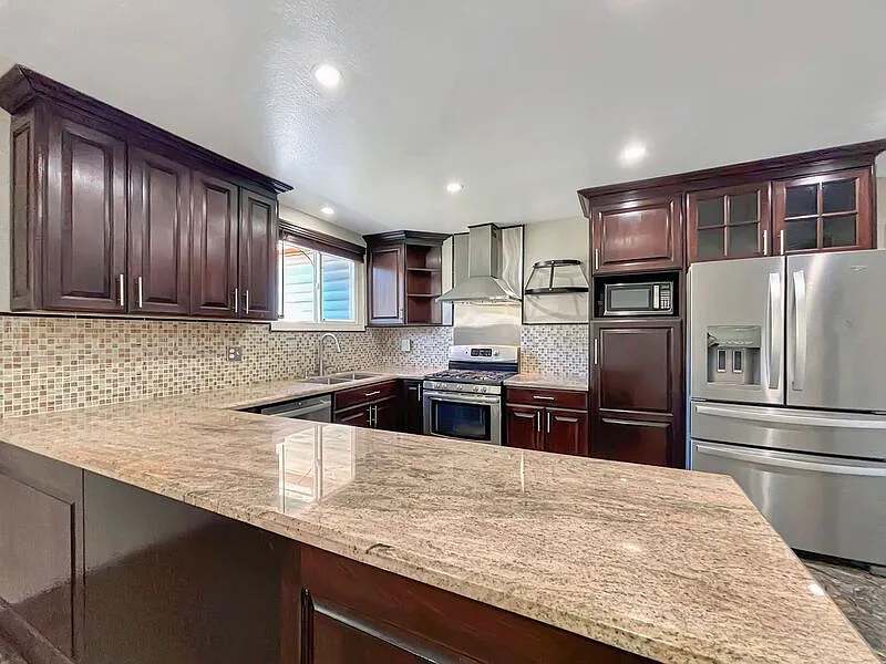 4 bed, 2.0 bath, 1548 sqft, $4,800 — Photo 4