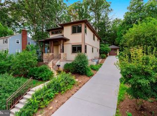 2417 S Dinwiddie St, Arlington, VA 22206