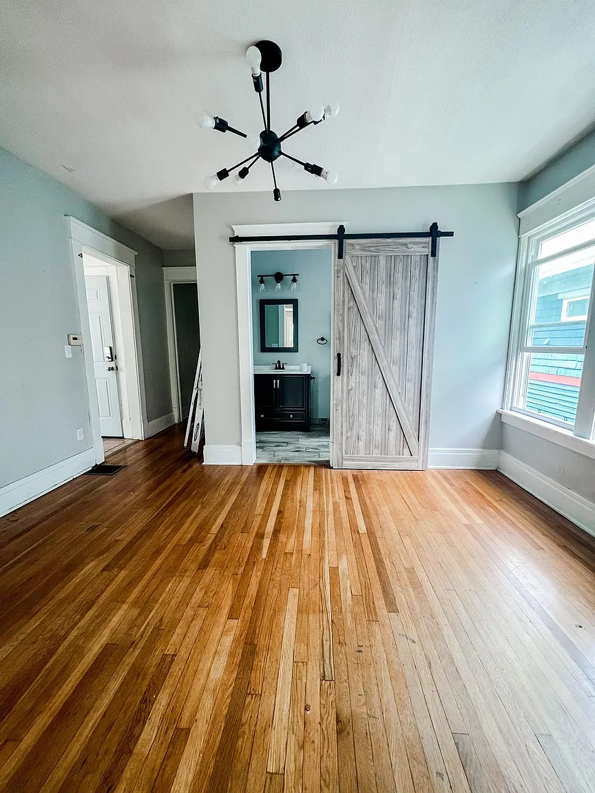 74 Sterling Ave photo 1