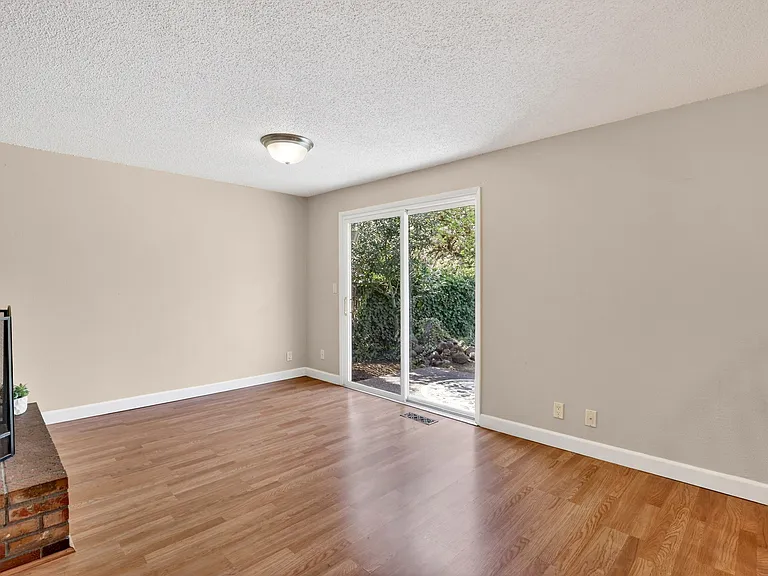 640 Stonehill Dr — Photo 21