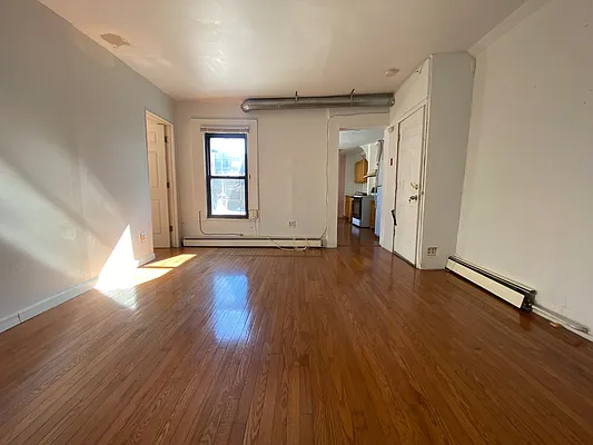 Rented by Capri Jet Realty Corp | media 11