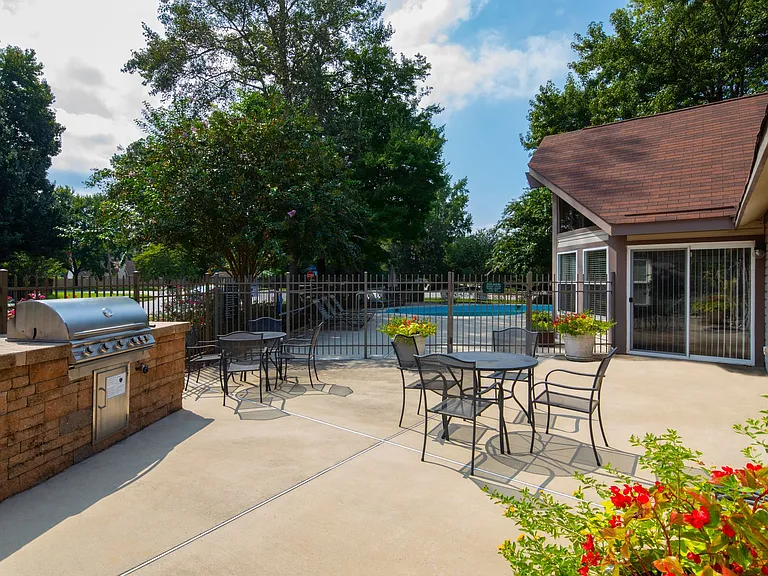 Woodbriar Apartment Homes — Photo 1