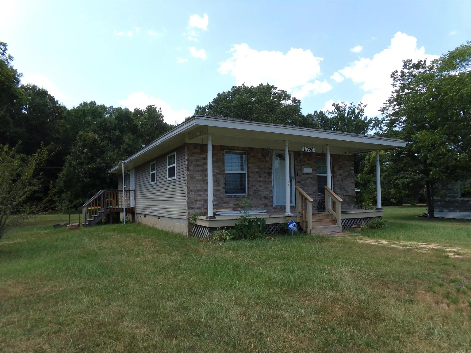 3 bed, 1.0 bath, 1008 sqft, $1,075 — Photo 4