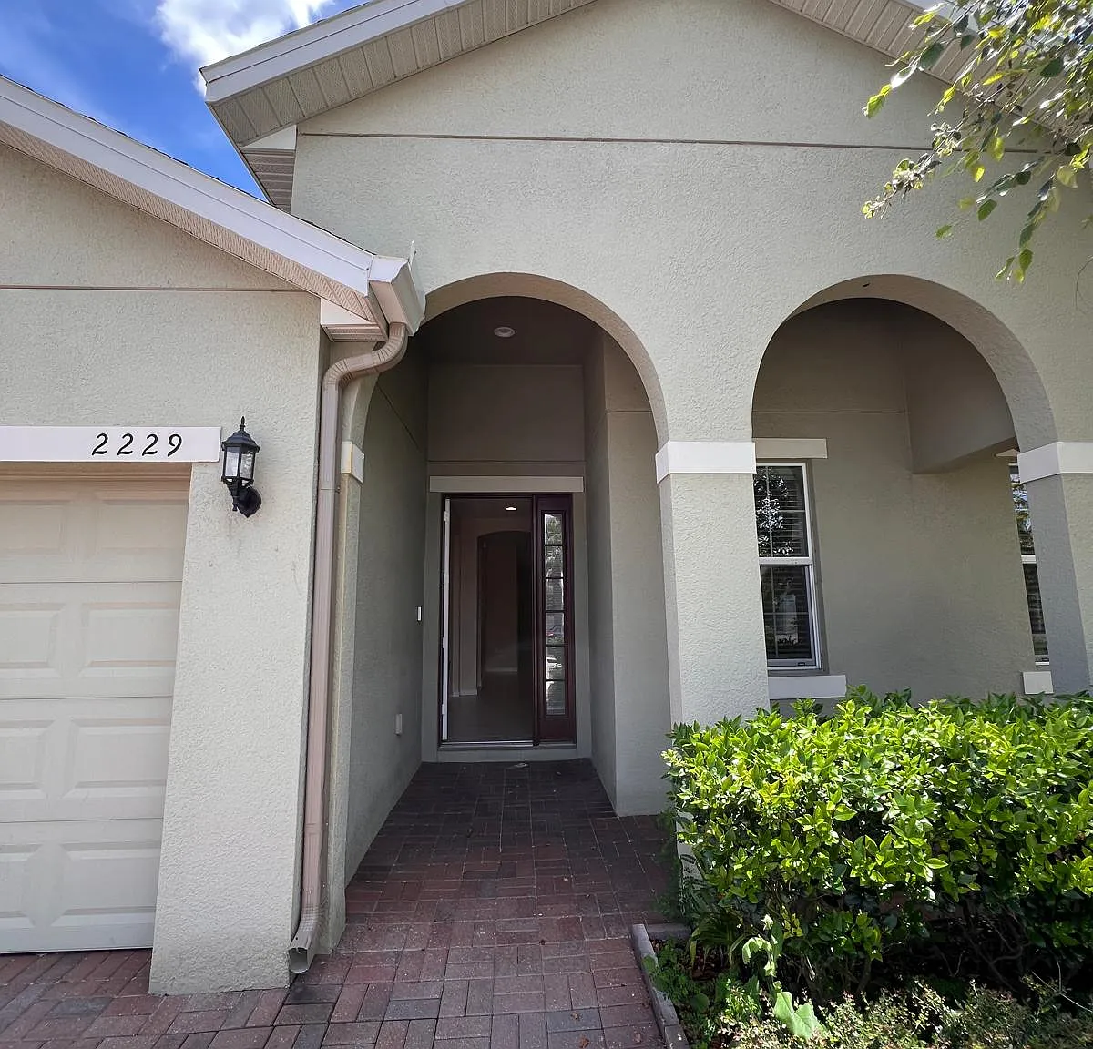 4 bed, 1969 sqft, $2,800 — Photo 2