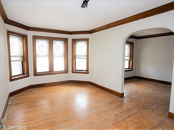 5th image of 3842 N Bernard St #624