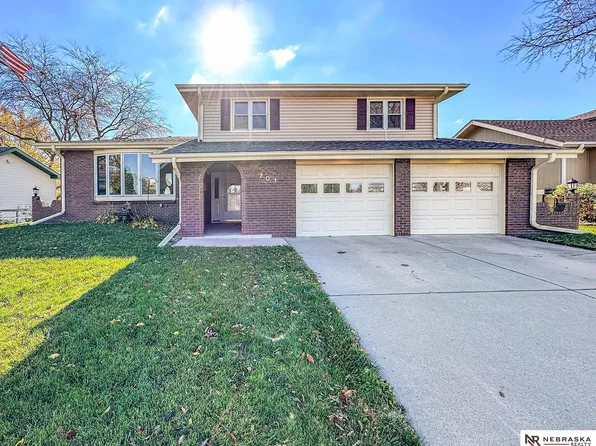 701 W Harvest Dr, Lincoln, NE 68521