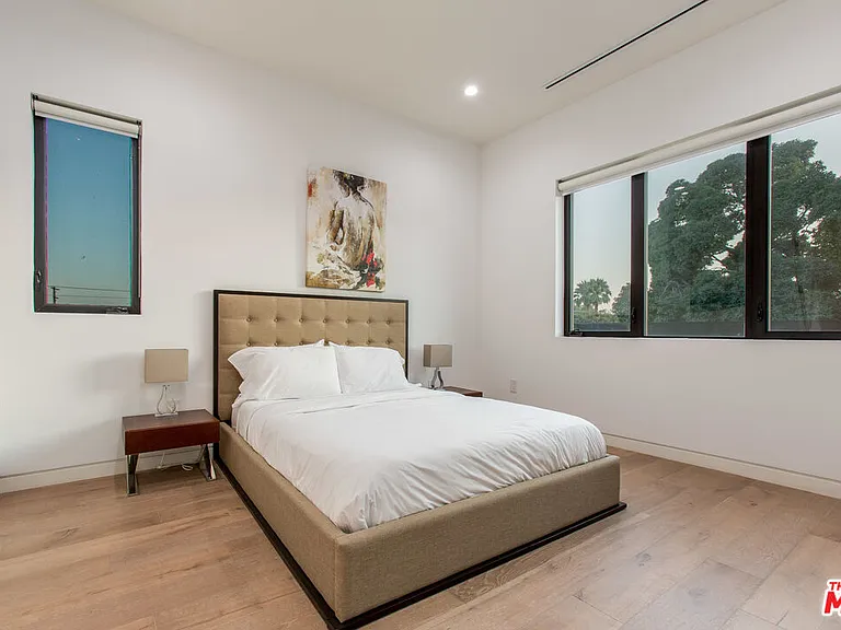 736 N Curson Ave — Photo 35