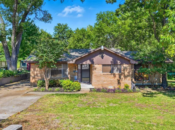 620 W College St, Grapevine, TX 76051