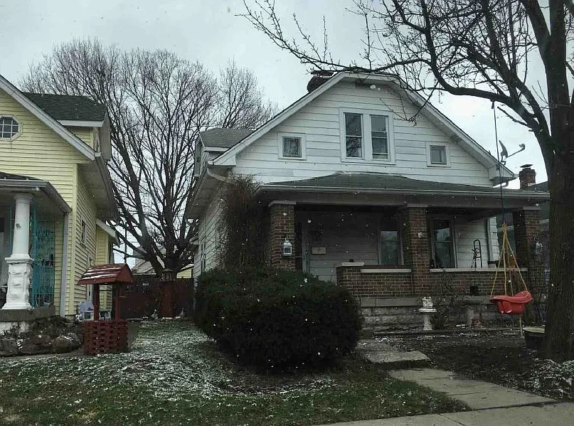 229 N Mount St photo 1