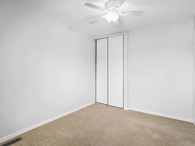 1576 Thurlow St — Photo 22